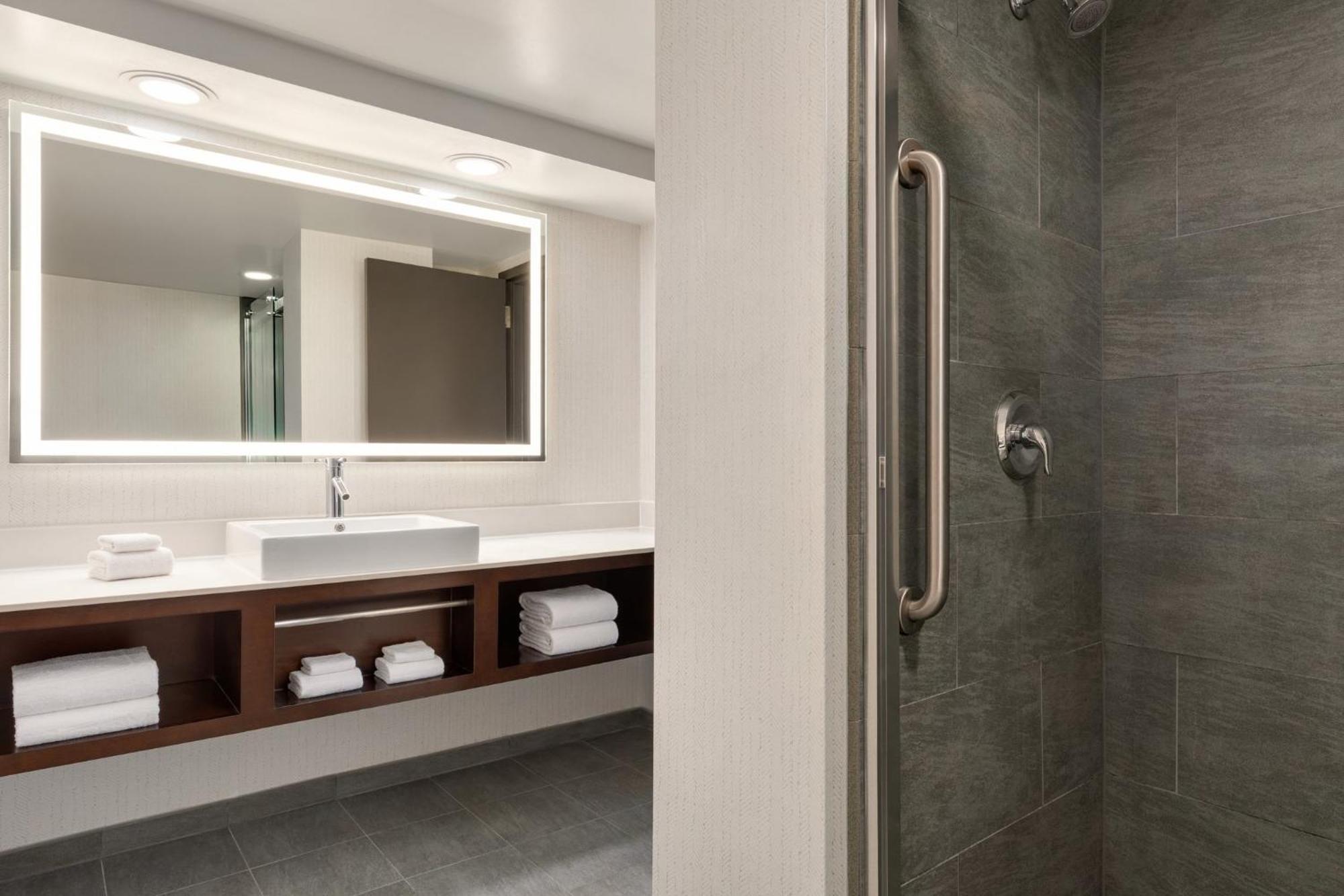 Holiday Inn Virginia Beach - Norfolk By Ihg Ngoại thất bức ảnh